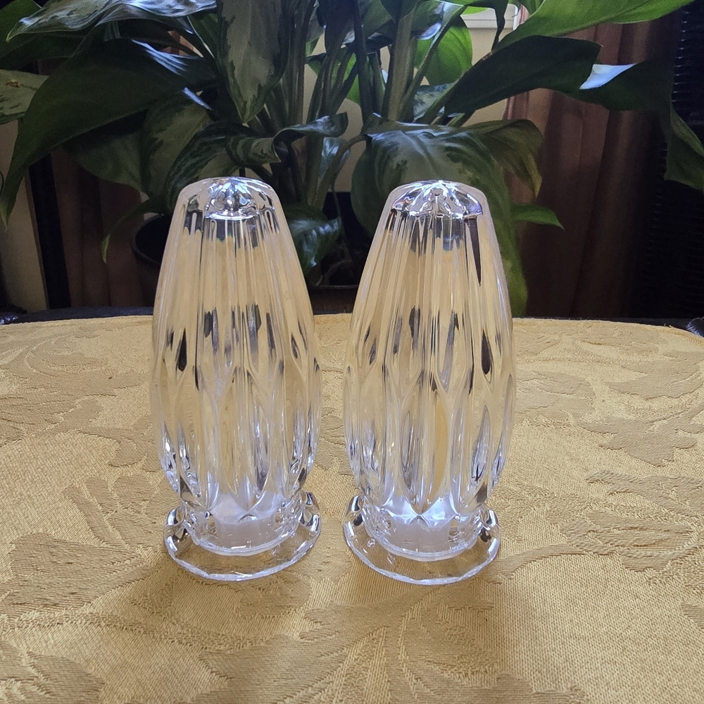 NWOT, Mikasa Park Lane Salt and Pepper Shaker set
